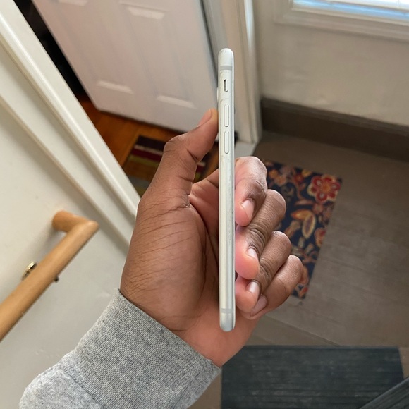iPhone 8 - Picture 4 of 7